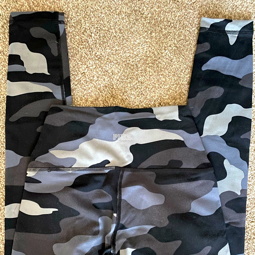 VS PINK camo leggings